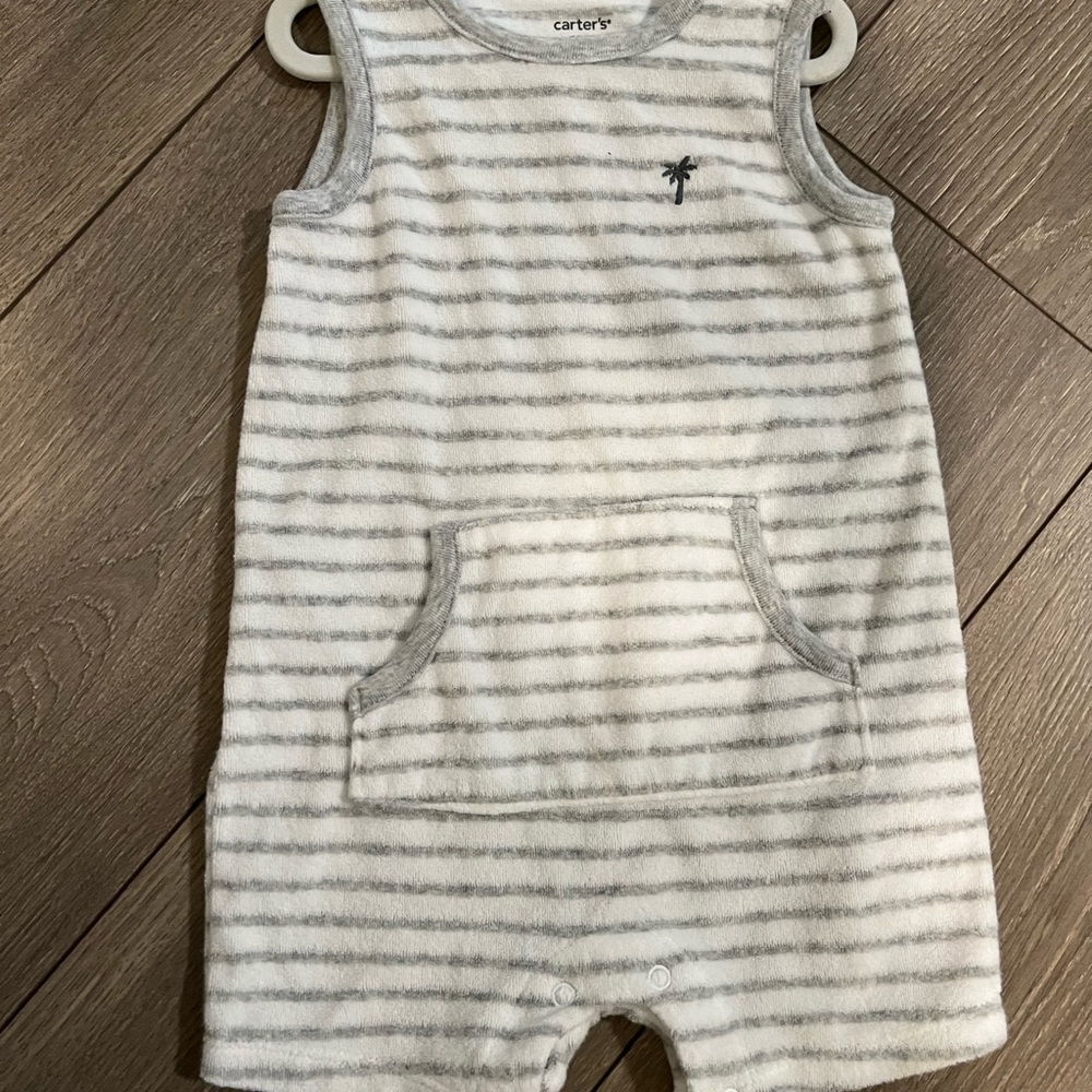 Carter’s 18 Month Gender Neutral Baby Romper